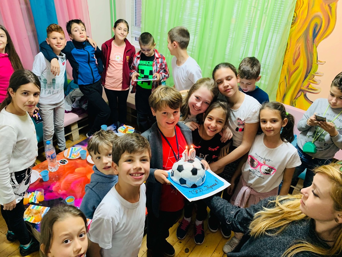 Деца на парти